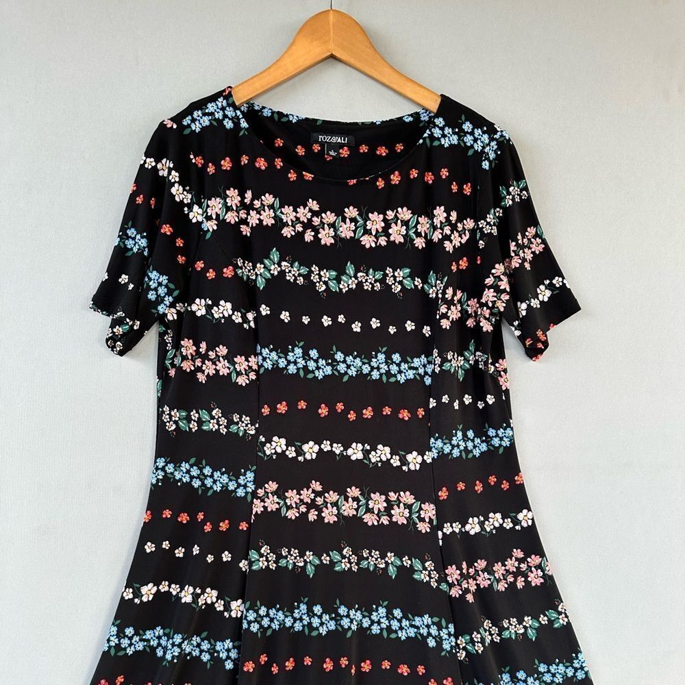🎉5 for $45🎉 Roz & Ali floral dress size L - Picture 2 of 8